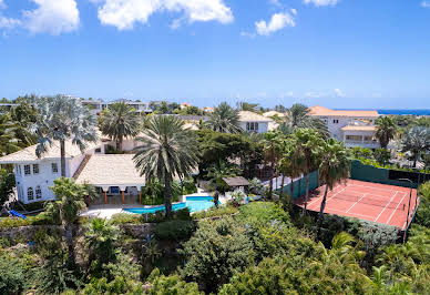 Maison avec piscine et jardin 1