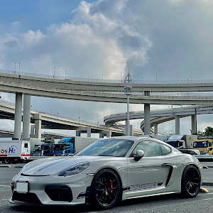 ケイマン GT4