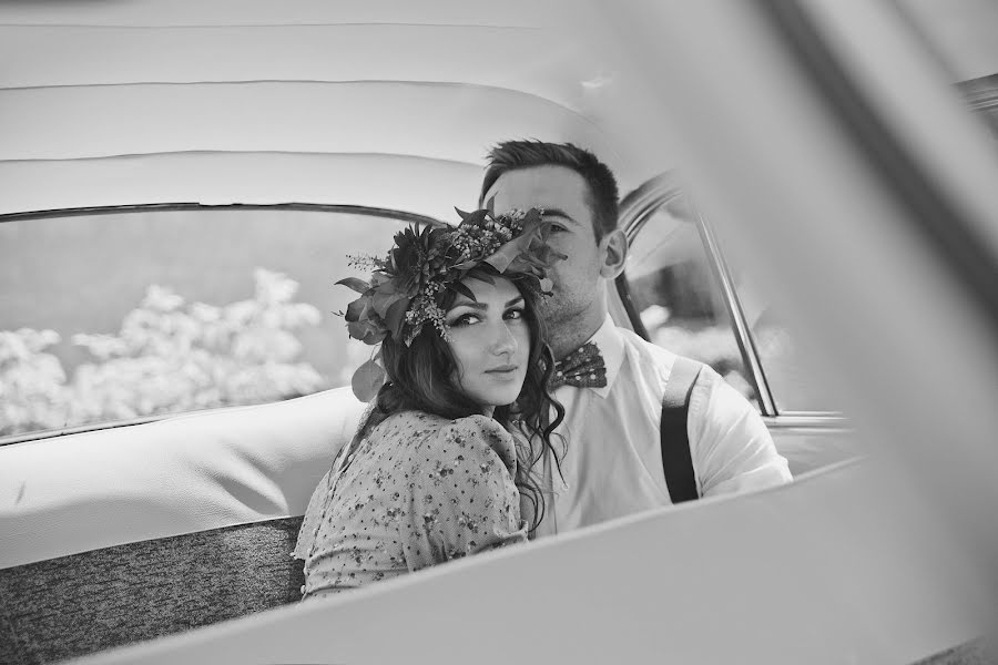 Wedding photographer Yuliya Podosinnikova (yulali). Photo of 18 September 2014