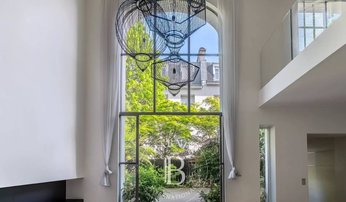 Private mansion with garden Neuilly-sur-Seine