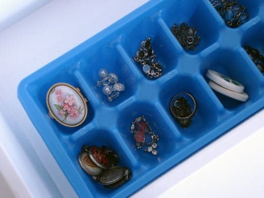 Ice-Cube-Trays-Jewelry-Storage.jpg