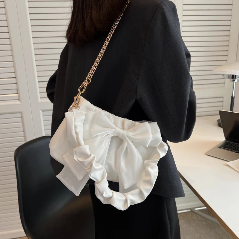 2022 Nieuwe mode casual ketting crossbody tas, schattige strik schoudertas, onderarmtas. Perfect voor dagelijks gebruik en een modieuze uitstraling.