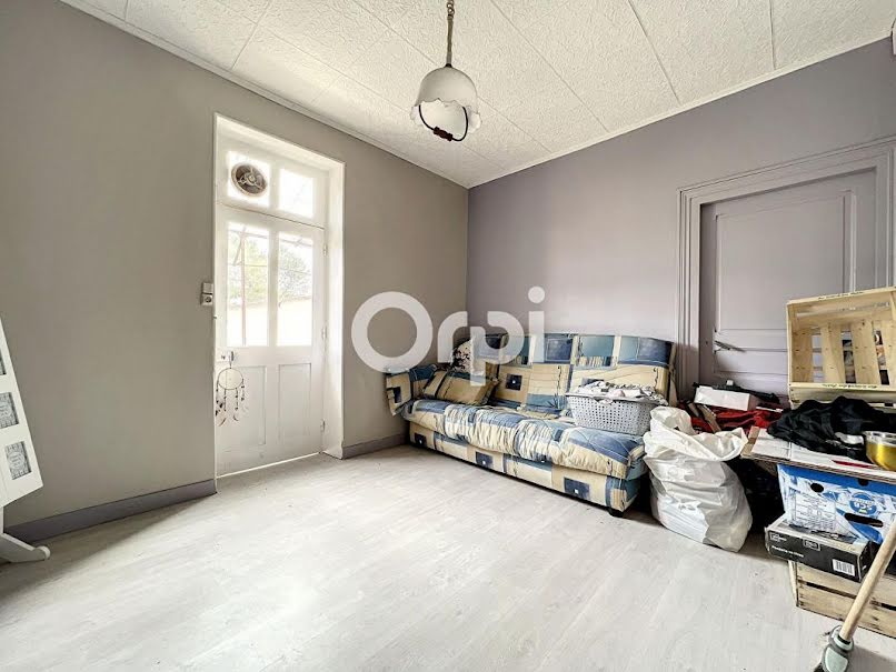 Vente maison 6 pièces 169 m² à Youx (63700), 59 000 €