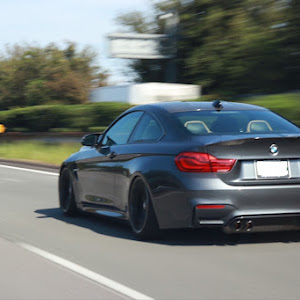 M4 クーペ F82