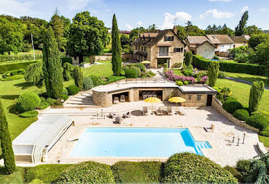 Maison avec piscine et jardin 11