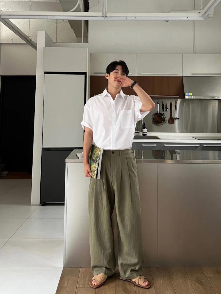Army Green Linen Leisure Trousers Men's Japanese Style Comfortable Breathable Pants for Summer Casual Wear.