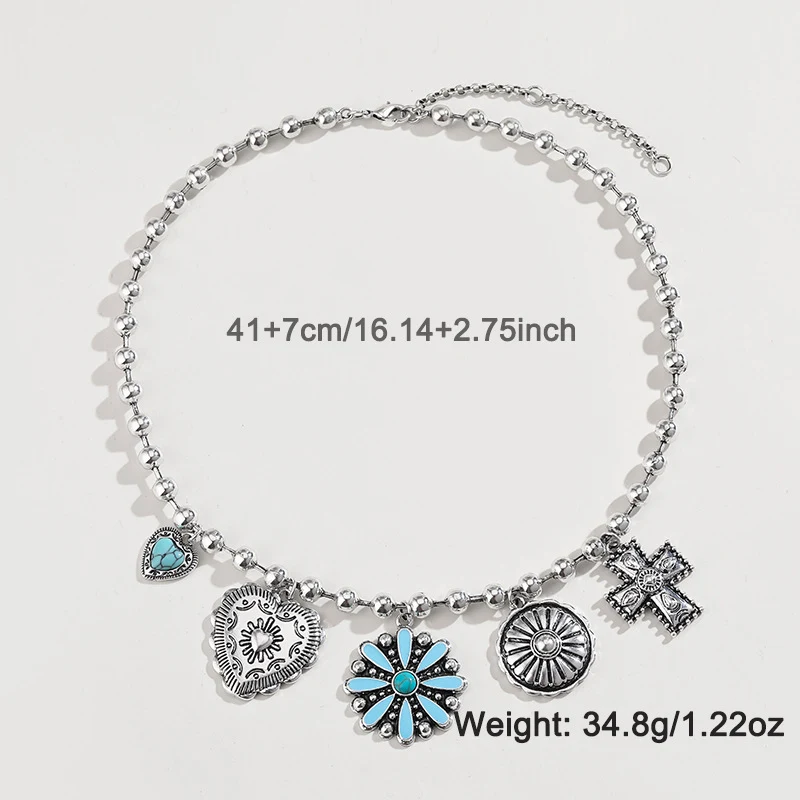 Collier personnalisé en corde de cire turquoise avec croix vintage en relief, un bijou unique pour exprimer votre style personnel.