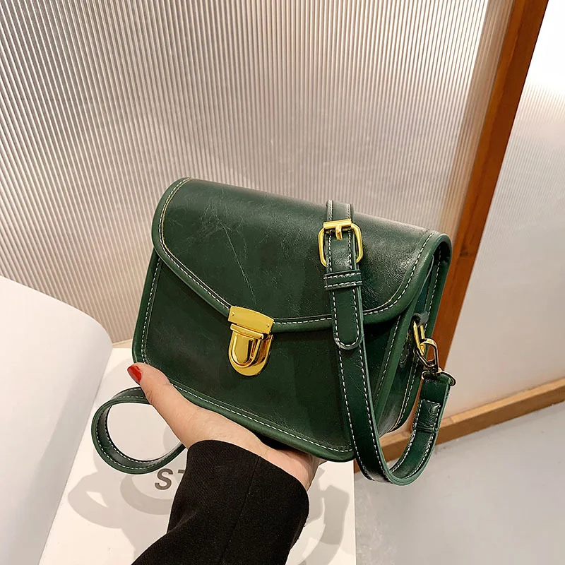 Dames Veelzijdige Effen Kleur Enveloppe Tas. Eenvoudig ontwerp, perfect voor dagelijks gebruik en speciale gelegenheden. Stijlvol en praktisch.