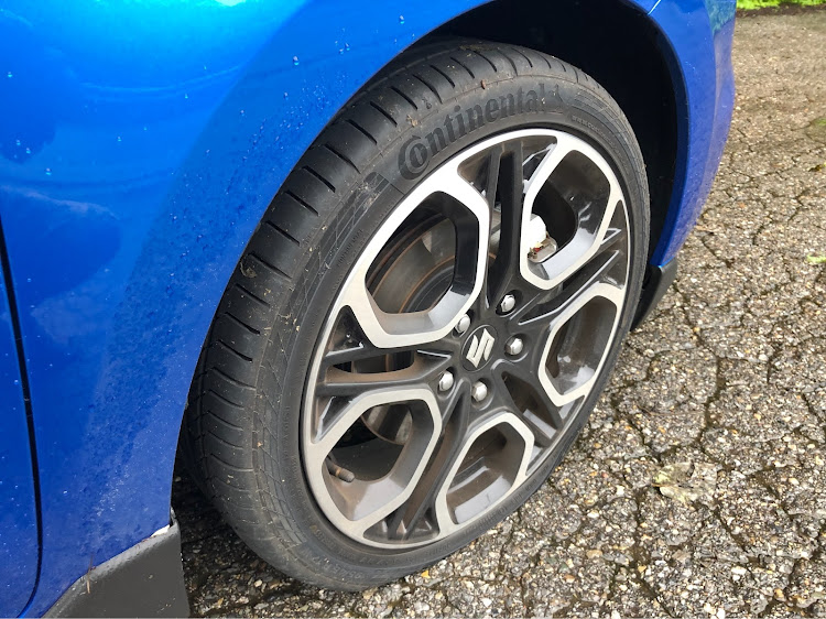 スイフトスポーツのドライブ・タイヤ交換・ショックに関するカスタム事例の投稿画像1枚目