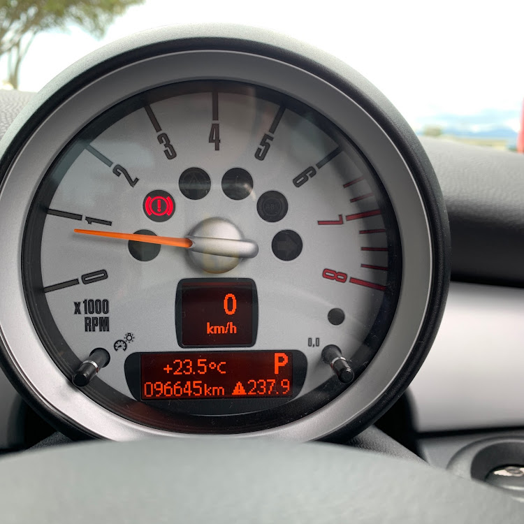ミニ ハッチバックのmini・まるめ・ドアップ・プリケツ・目指せ10万㎞に関するカスタム事例の投稿画像3枚目