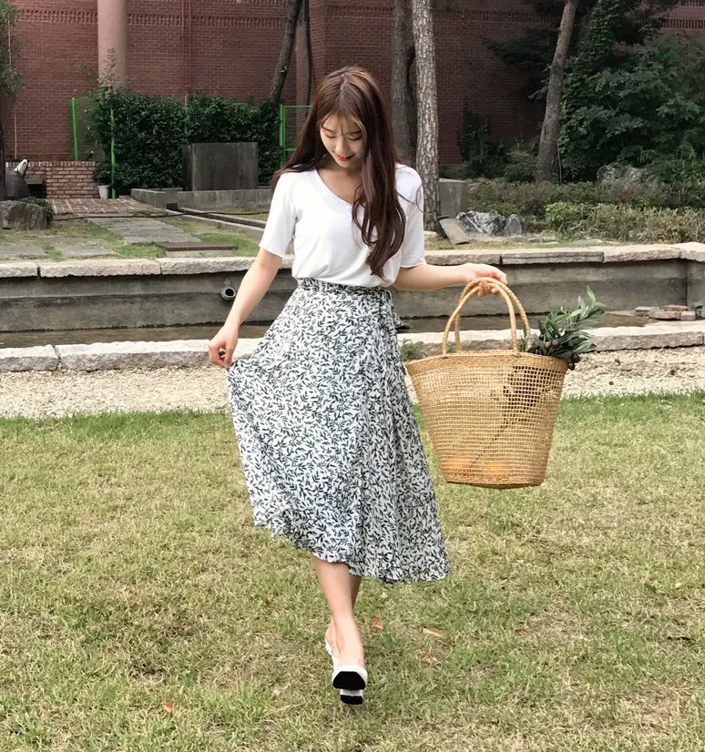 Bolsa de ombro feminina com design de corda e rede, ideal para praia, compras e viagens. Um acessório estiloso e funcional para o dia a dia.