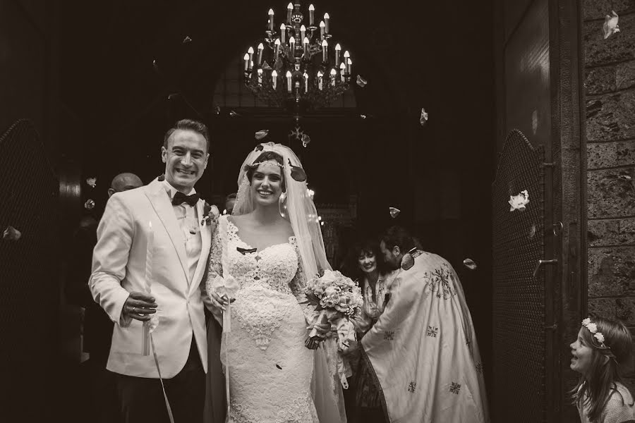 Fotógrafo de casamento Stanislav Stratiev (stratiev). Foto de 18 de dezembro 2016