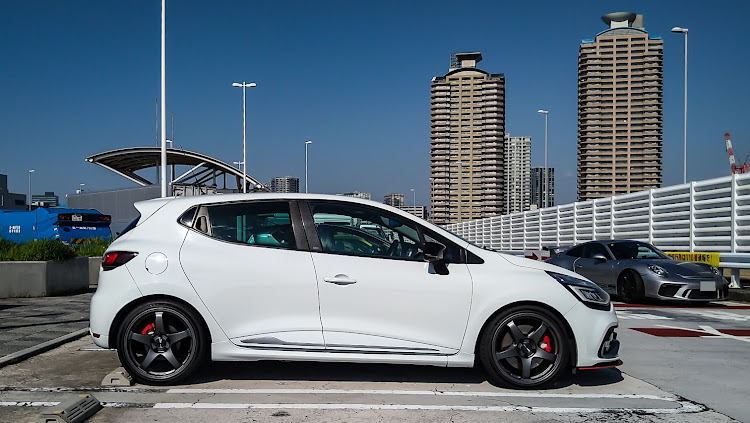 ルーテシアのみんなでつくろうホイール図鑑・ENKEI・PF05・PerformanceLine PF05・Matte Dark Gunmetallicに関するカスタム事例の投稿画像6枚目