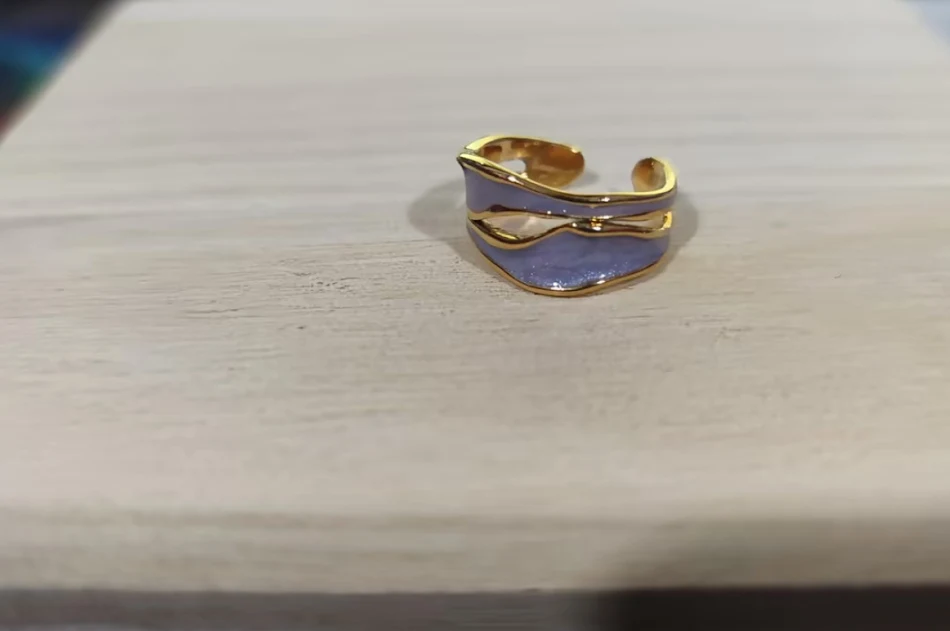 Ring Jurchen verguld damesmode temperament emaille, een stijlvol sieraad dat elegantie en flair aan je look toevoegt.