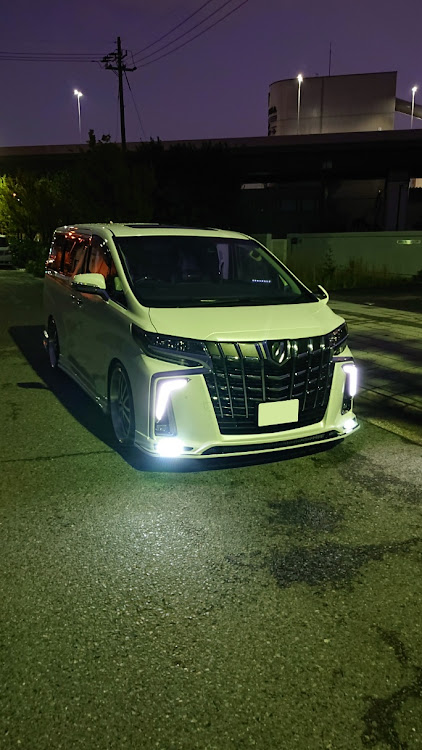 アルファードの今日も一日お疲れ様でした。・仕事終わりにパシャリに関するカスタム事例の投稿画像1枚目
