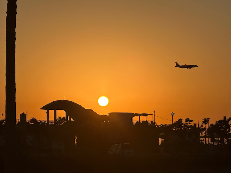 タントの国際通り・イーアス豊崎・沖フォルニア・沖フォルニア夕陽🌇・夕日と飛行機に関するカスタム事例の投稿画像8枚目