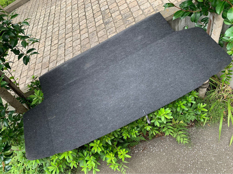 R2の内装黒化進行中・でかいカッター持ってくりゃよかった…に関するカスタム事例の投稿画像2枚目