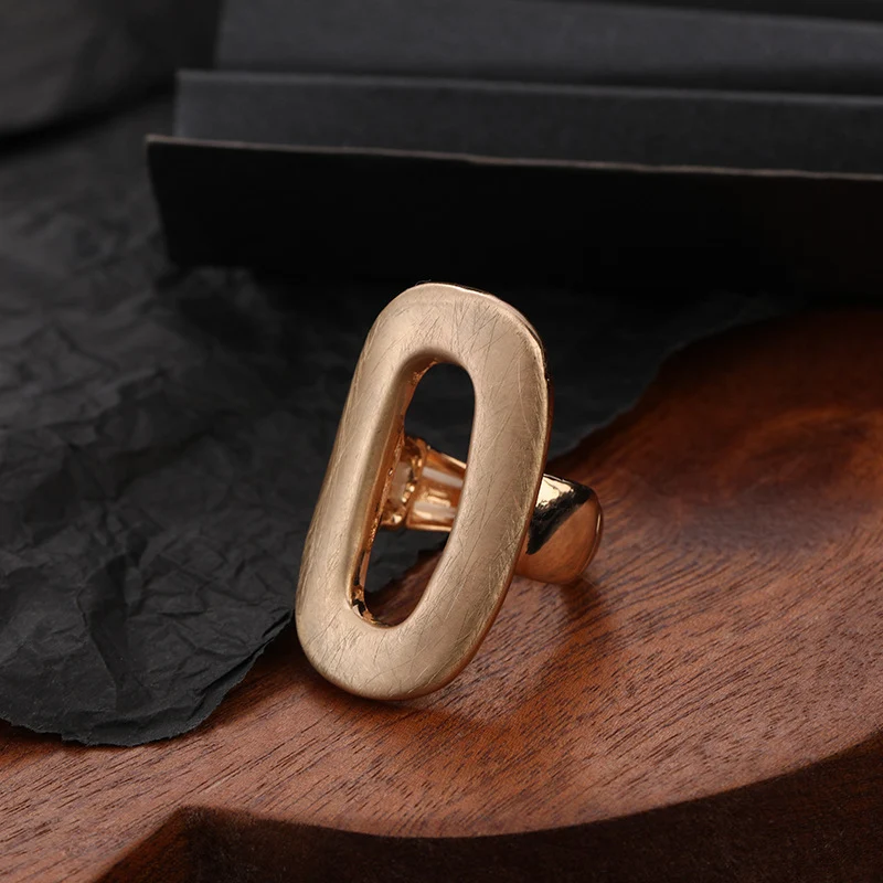 Anillo de mujer de alta moda