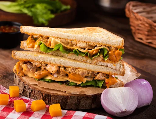 Loaded Smoked Chicken Sandwich With Salsa & Chips (310 Gms)