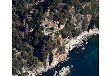 Maison avec piscine et terrasse 4