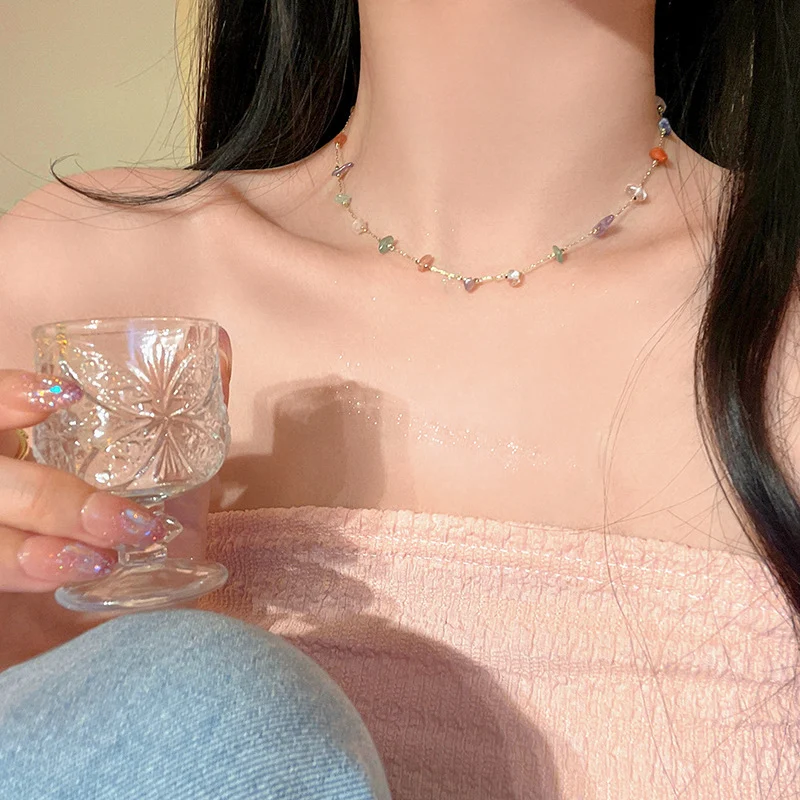 Collier femme tendance et adaptable. Le bijou parfait pour sublimer votre tempérament et compléter toutes vos tenues, un accessoire incontournable pour la mode féminine.