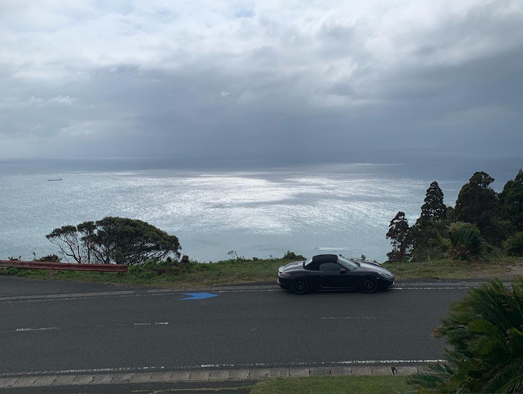 718 ボクスターのスポーツカー・Porsche・718ボクスターS・都井岬・海と愛車に関するカスタム事例の投稿画像1枚目