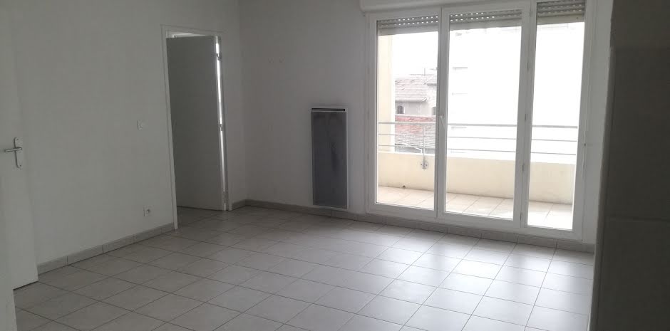 Location  appartement 2 pièces 43.6 m² à Avignon (84000), 596 €