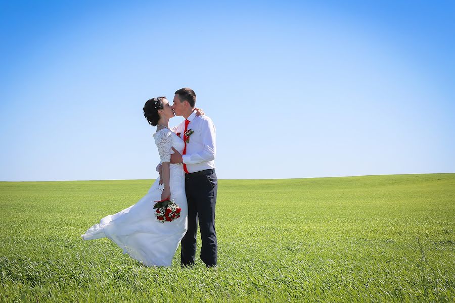 Fotógrafo de casamento Denis Sitovskiy (as6x6). Foto de 9 de maio 2018