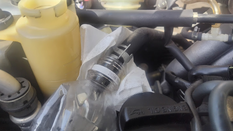 コペンの素人DIY・パワステフルード交換・ジャッキアップは気をつけましょう・新品は気持ち良い・草木ダムに関するカスタム事例の投稿画像5枚目