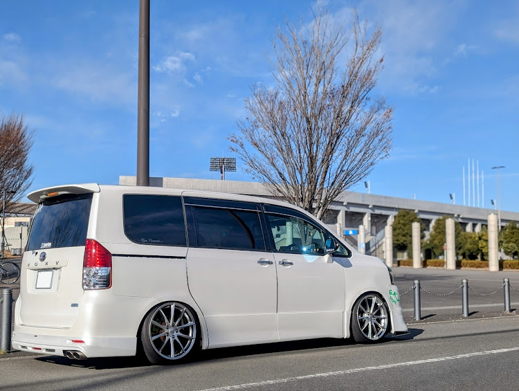 ヴォクシーの今年1年ありがとうございました・来年もよろしくお願いします・G.K.J Style.・年末に関するカスタム事例の投稿画像3枚目