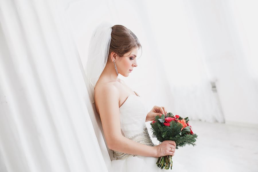 Nhiếp ảnh gia ảnh cưới Lora Titova (lora-photo). Ảnh của 29 tháng 12 2015