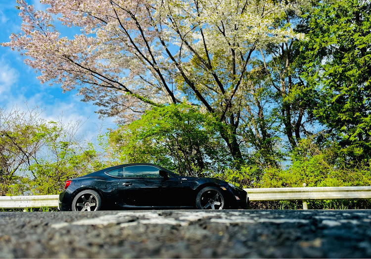 86のZN6・86・桜とコラボ・サクラと愛車・ホイール交換に関するカスタム事例の投稿画像2枚目