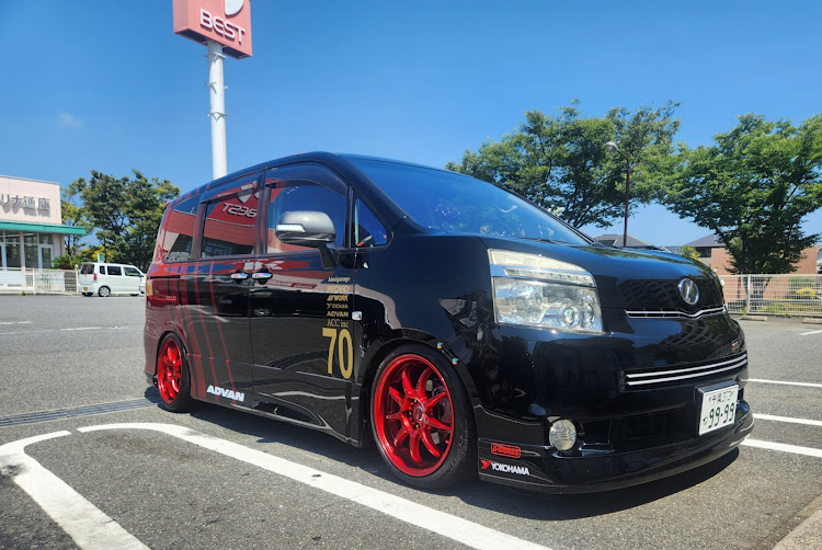 ヴォクシーのCUSTOM雅FAMILY・bireigarage・ADVANカラー・普通のミニバンに関するカスタム事例の投稿画像3枚目