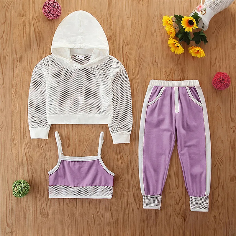 Title 2, Drie delige witte sportvest met capuchon en bre...