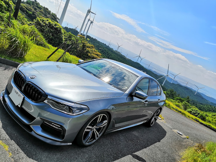 5シリーズ セダンの青山高原 風車コラボ・BMWでドライブ・8月も終わり・ホイール交換・車高調整に関するカスタム事例の投稿画像6枚目