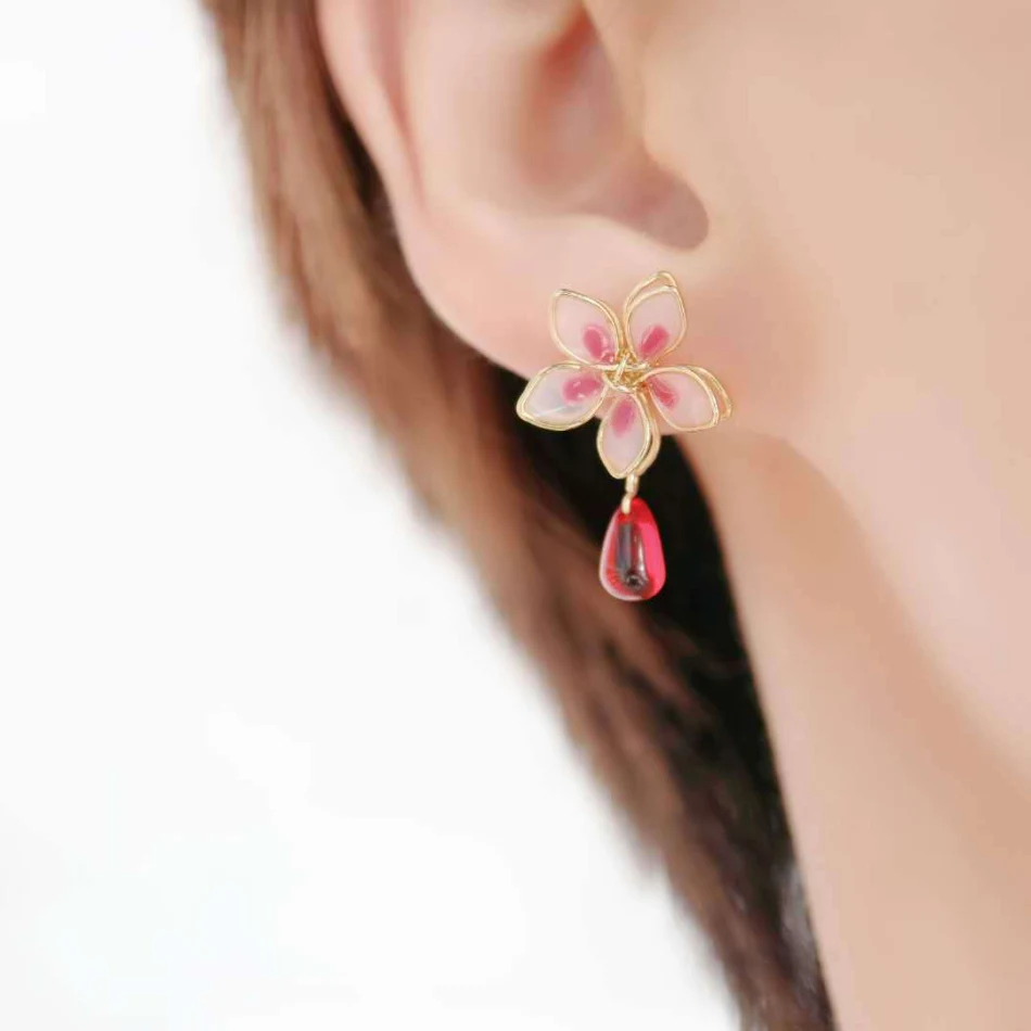 Dames meisjes cherry blossom emaille druppel sterling zilveren naald oorbellen, mooie sieraden voor dagelijks gebruik.