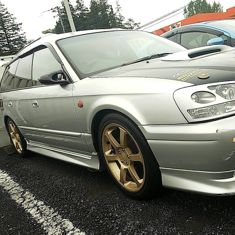レガシィツーリングワゴンの歴代のホイール見てみたい・過去の愛車・トミーカイラに関するカスタム事例の投稿画像1枚目
