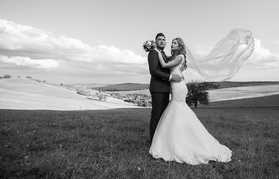 Wedding photographer Bogdan Bucseneanu (blurphotoevents). Photo of 1 October 2018