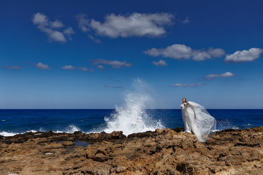 Wedding photographer Casian Podarelu (casian). Photo of 18 October 2022