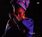 Zahara sheds tears in one of her last stage perfomances in November.