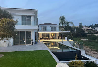 Villa with pool 4