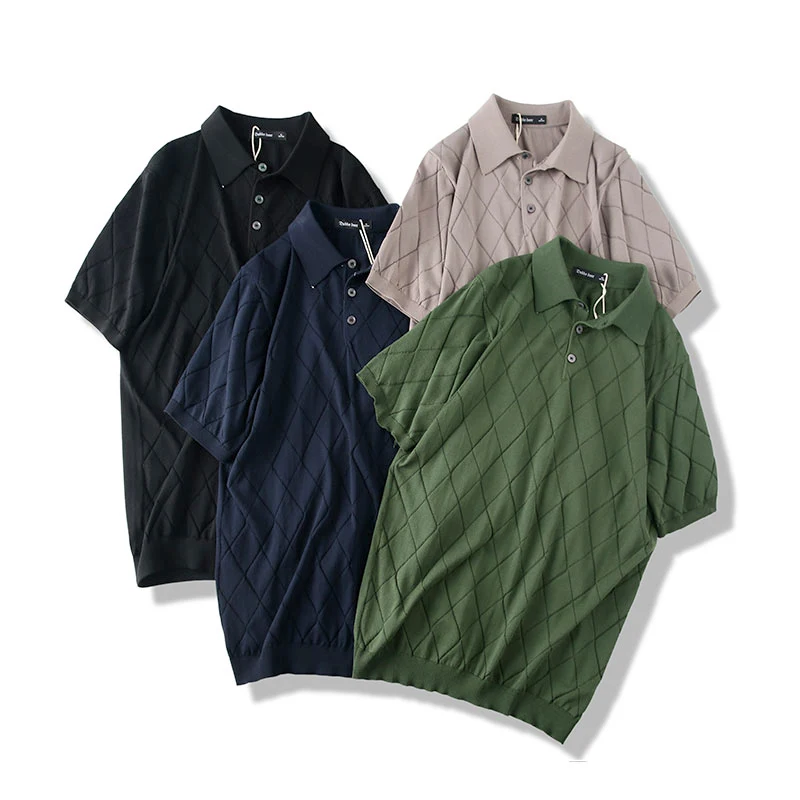 Camiseta de manga corta Diamond Lattice Lapel con tejido de punto elástico para un estilo moderno, comodidad y ajuste flexible.