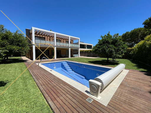 Maison avec piscine et terrasse 1