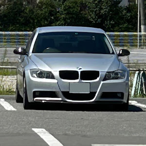 323i