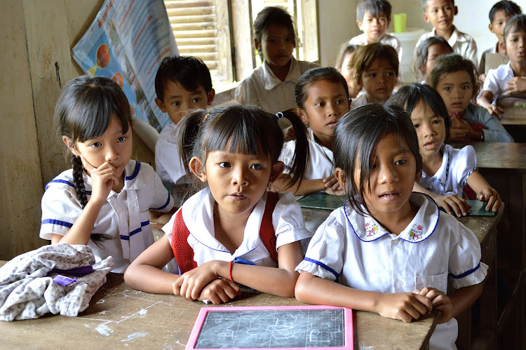 Schoolgirls in Vietnam with a pink tablet. 