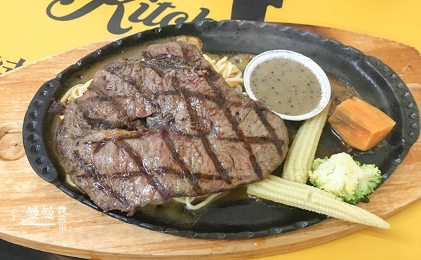 77 seven kitchen 美式燒烤牛排，U.S.A CHOICE等級，厚切牛肉大口多汁