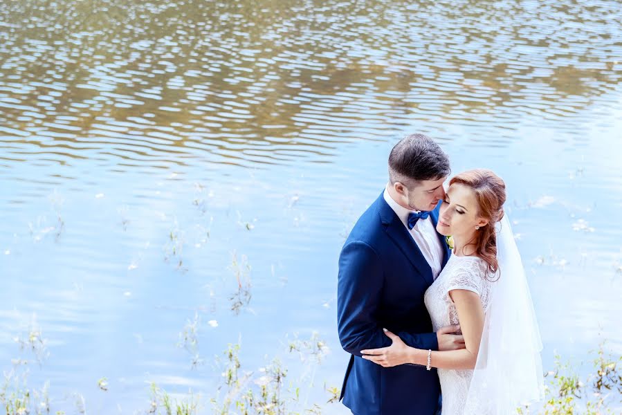 Fotógrafo de casamento Lana Loginova (logi). Foto de 28 de janeiro 2018