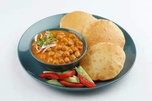 6 Plain Poori With Chole