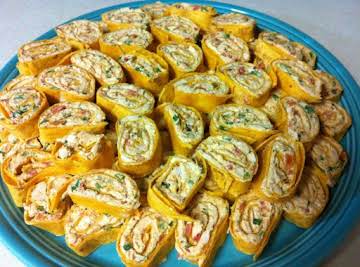 Chicken Enchilada Dip Roll-Ups