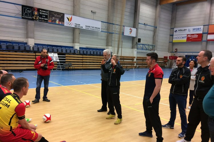 Belgische Futsal-bondscoach wil blijven groeien: "Spelers nemen vakantie uit enthousiasme, maar zeker niet voor het geld"